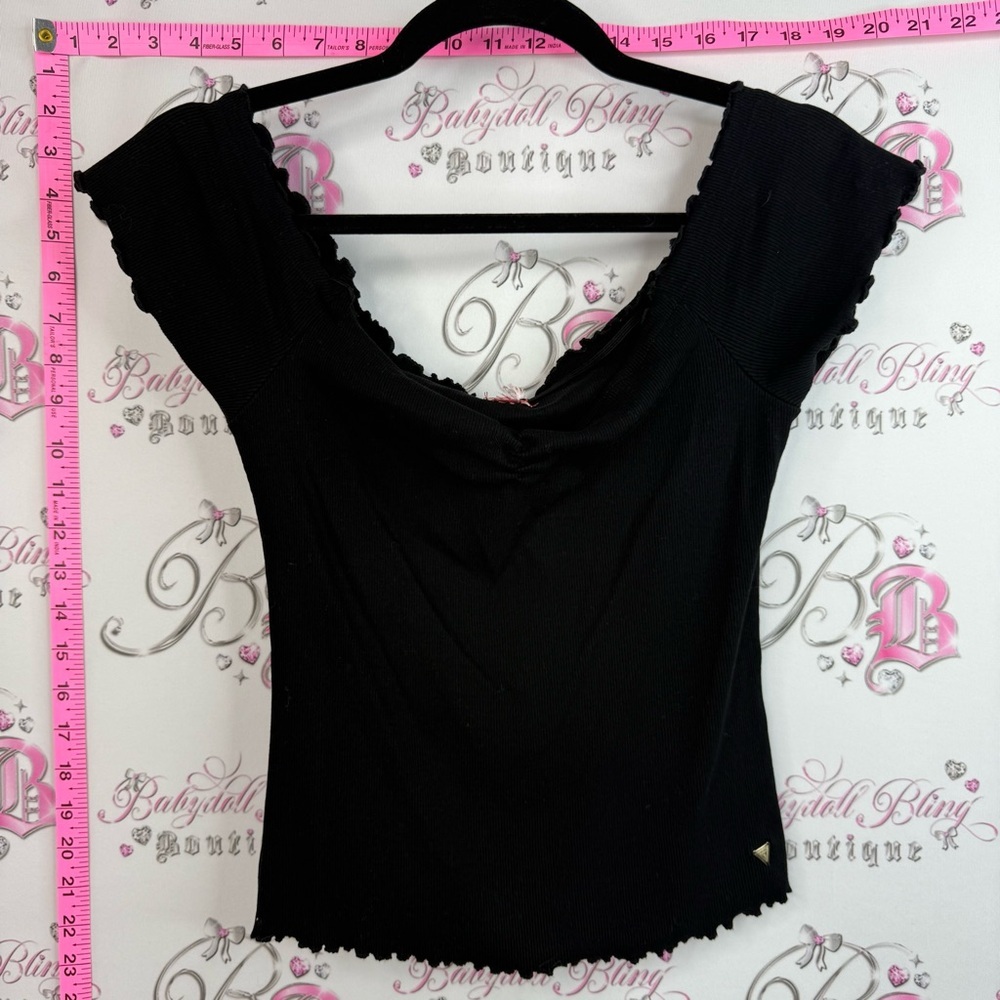 Guess T-shirt ruffle trim hem stretchy Black Short Sleeve Ribbed Tee
